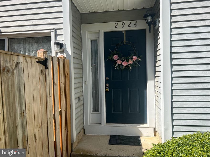 Adorable tonwhome in Fair Hills ready to be yours! 2 level condo has been well maintained with recent updates including a new HVAC/furnace and hot water heater. Primary bathroom upstairs also updated beautifully. Easy to maintain yet still spacious at over 1,000 sq feet, don't miss out!