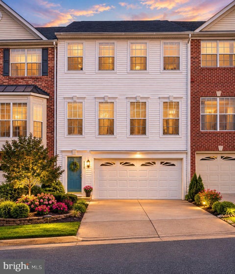 Photo of 6356 Regal Oak Drive, SPRINGFIELD, VA 22152 (MLS # VAFX2347716)