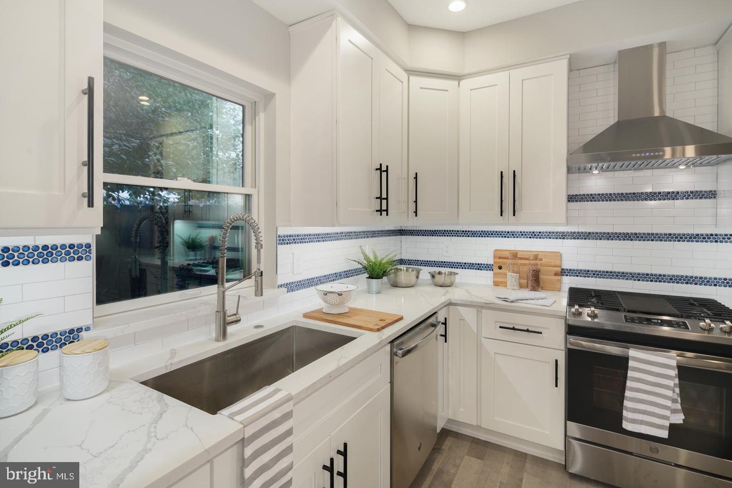 ROXBOROUGH - Commercial Sale