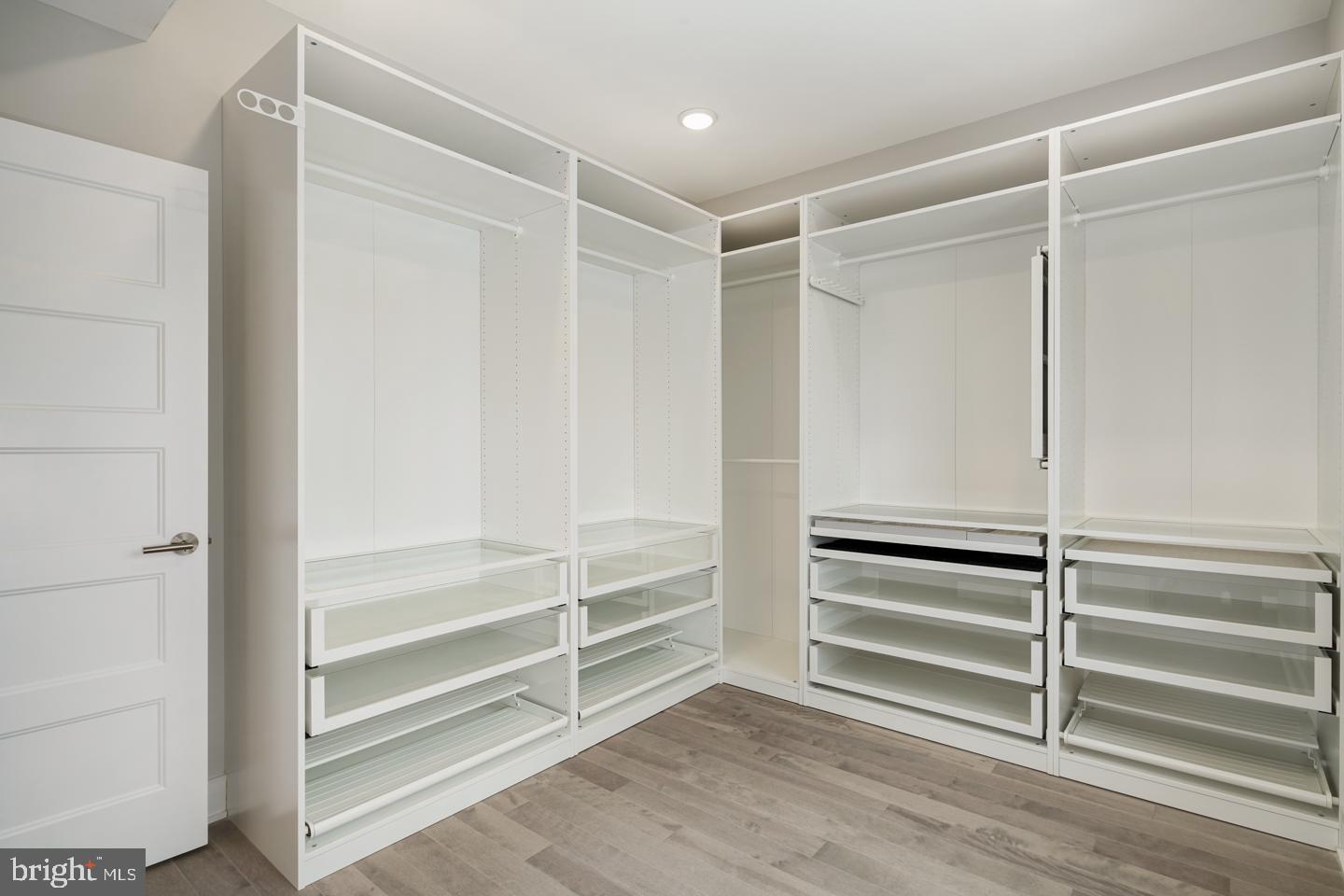 ROXBOROUGH - Commercial Sale