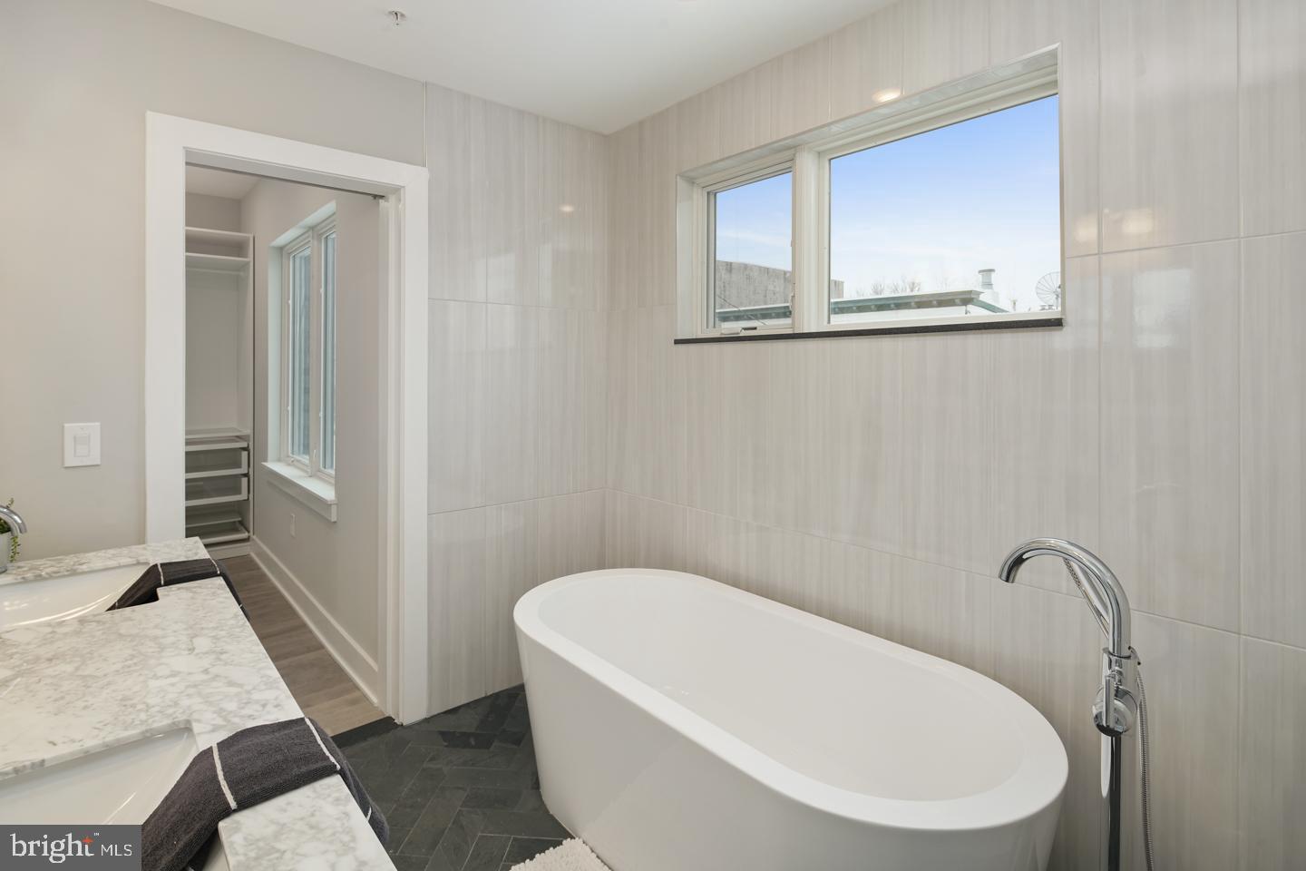 ROXBOROUGH - Commercial Sale
