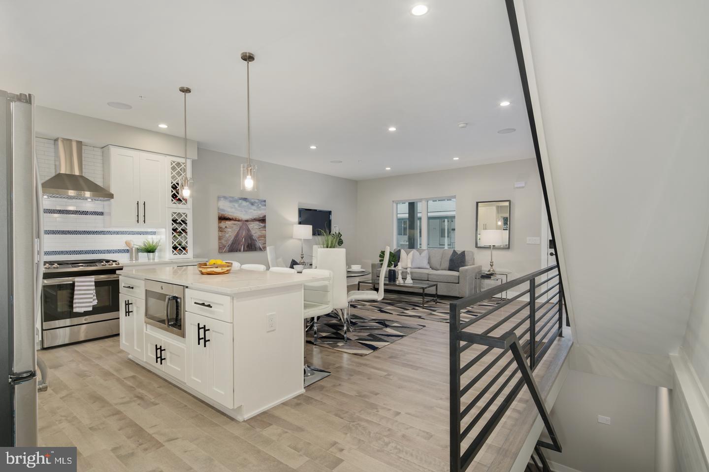 ROXBOROUGH - Commercial Sale