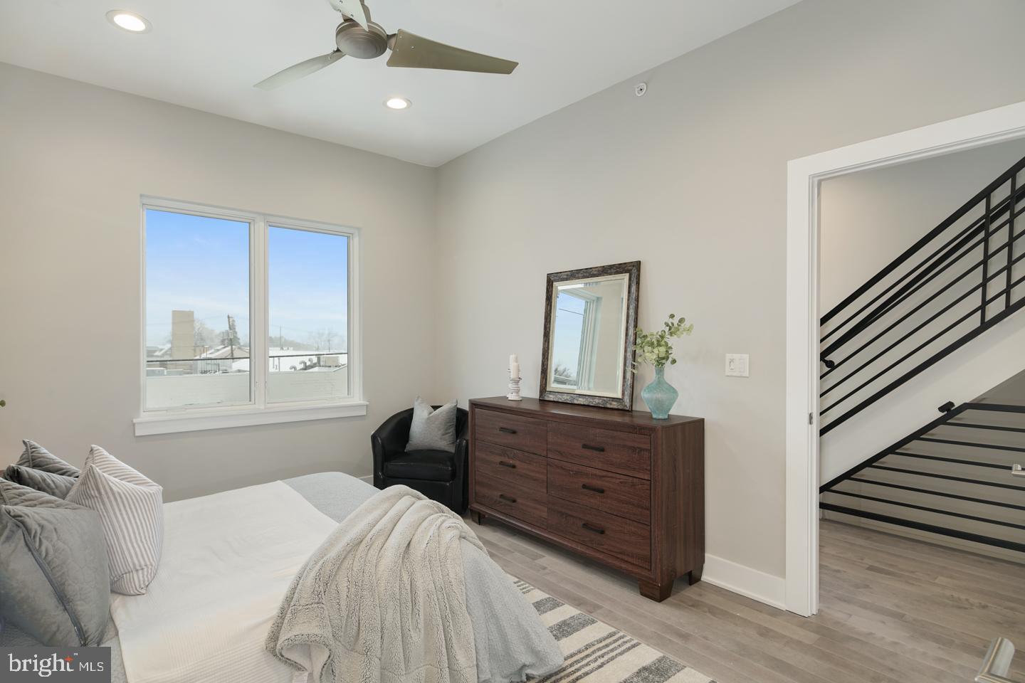 ROXBOROUGH - Commercial Sale