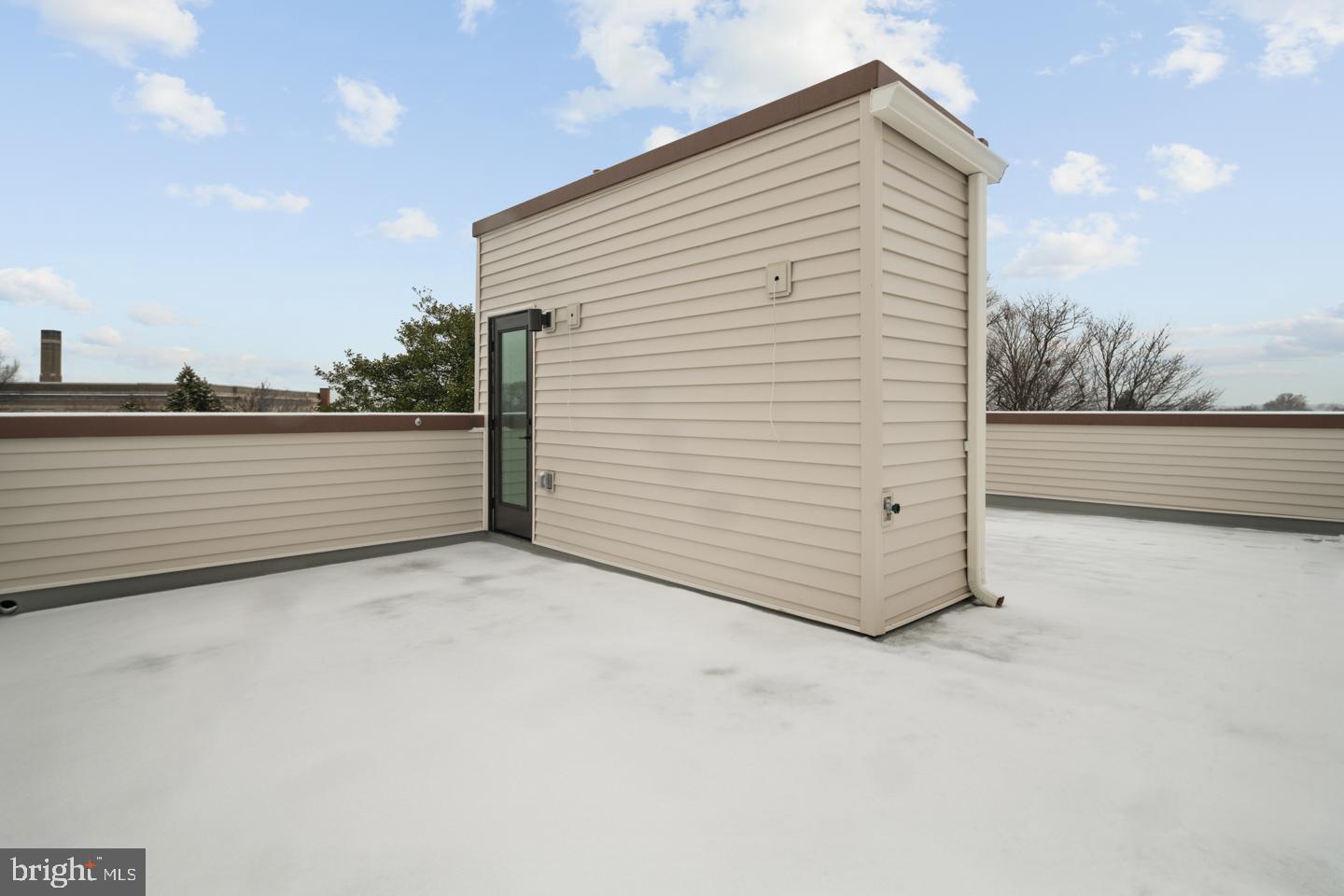 ROXBOROUGH - Commercial Sale