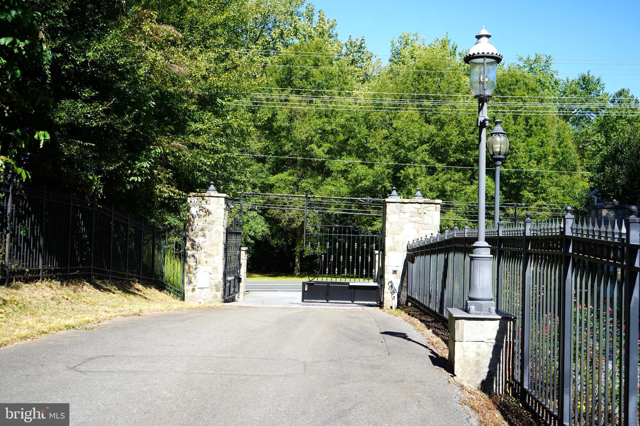 DARNESTOWN OUTSIDE - Land