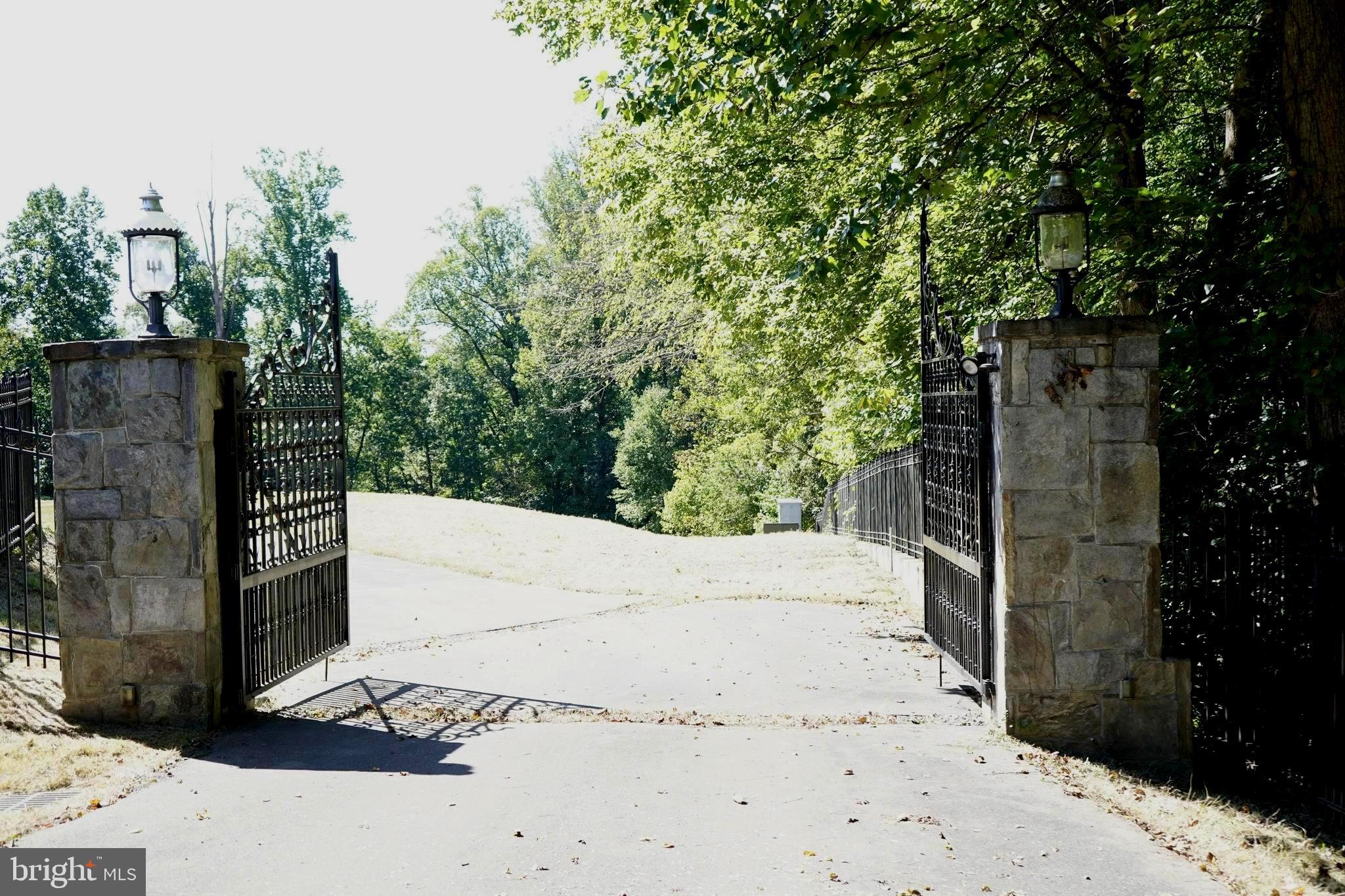 DARNESTOWN OUTSIDE - Land