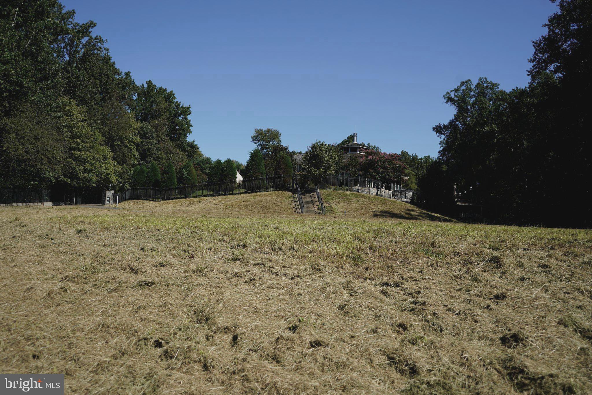 DARNESTOWN OUTSIDE - Land