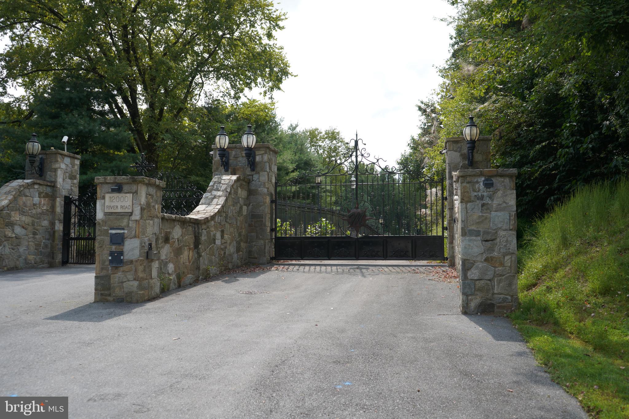 DARNESTOWN OUTSIDE - Land