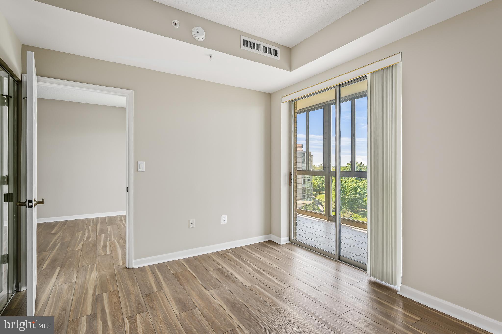 LANSDOWNE WOODS - Residential
