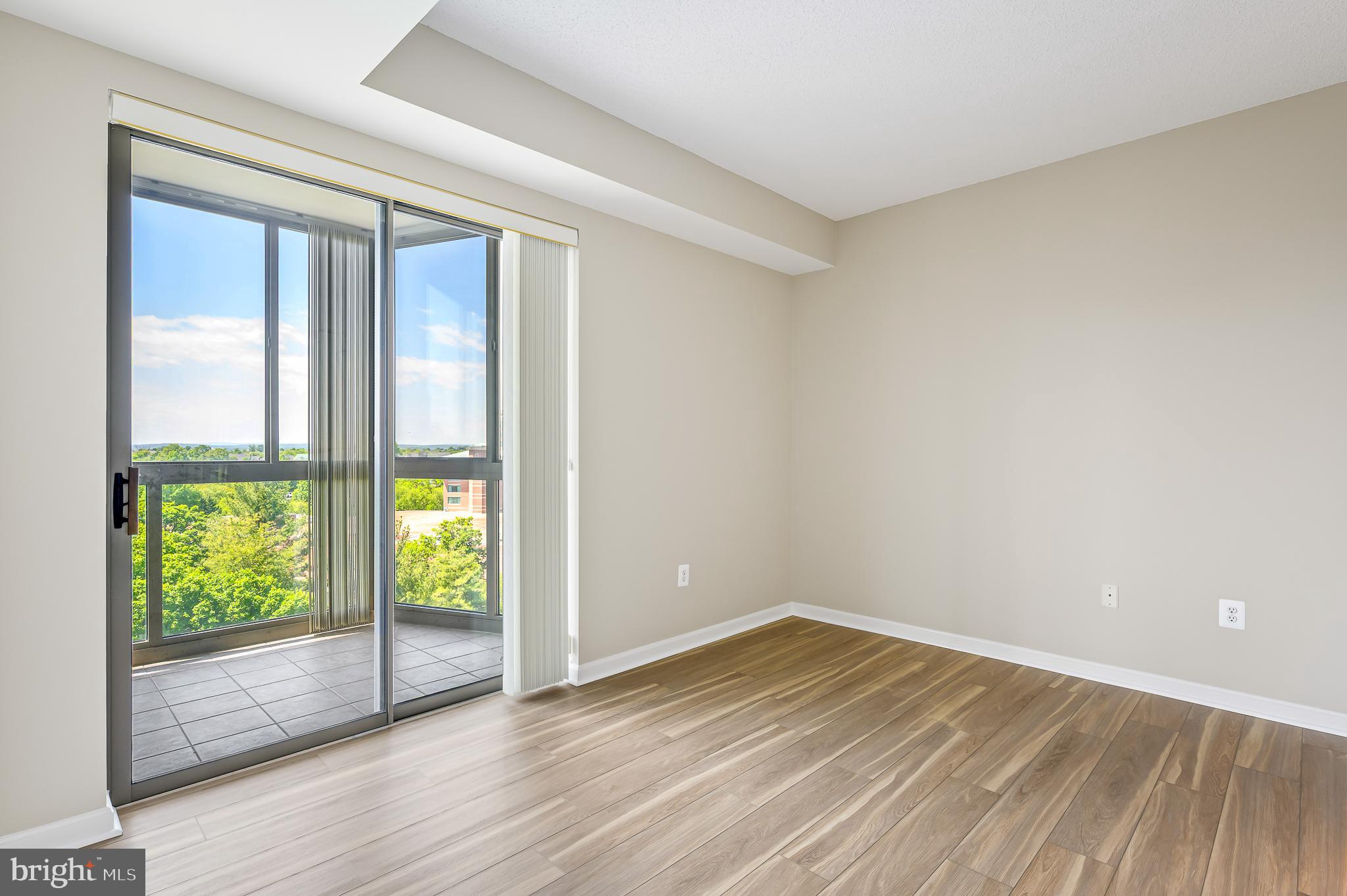 LANSDOWNE WOODS - Residential