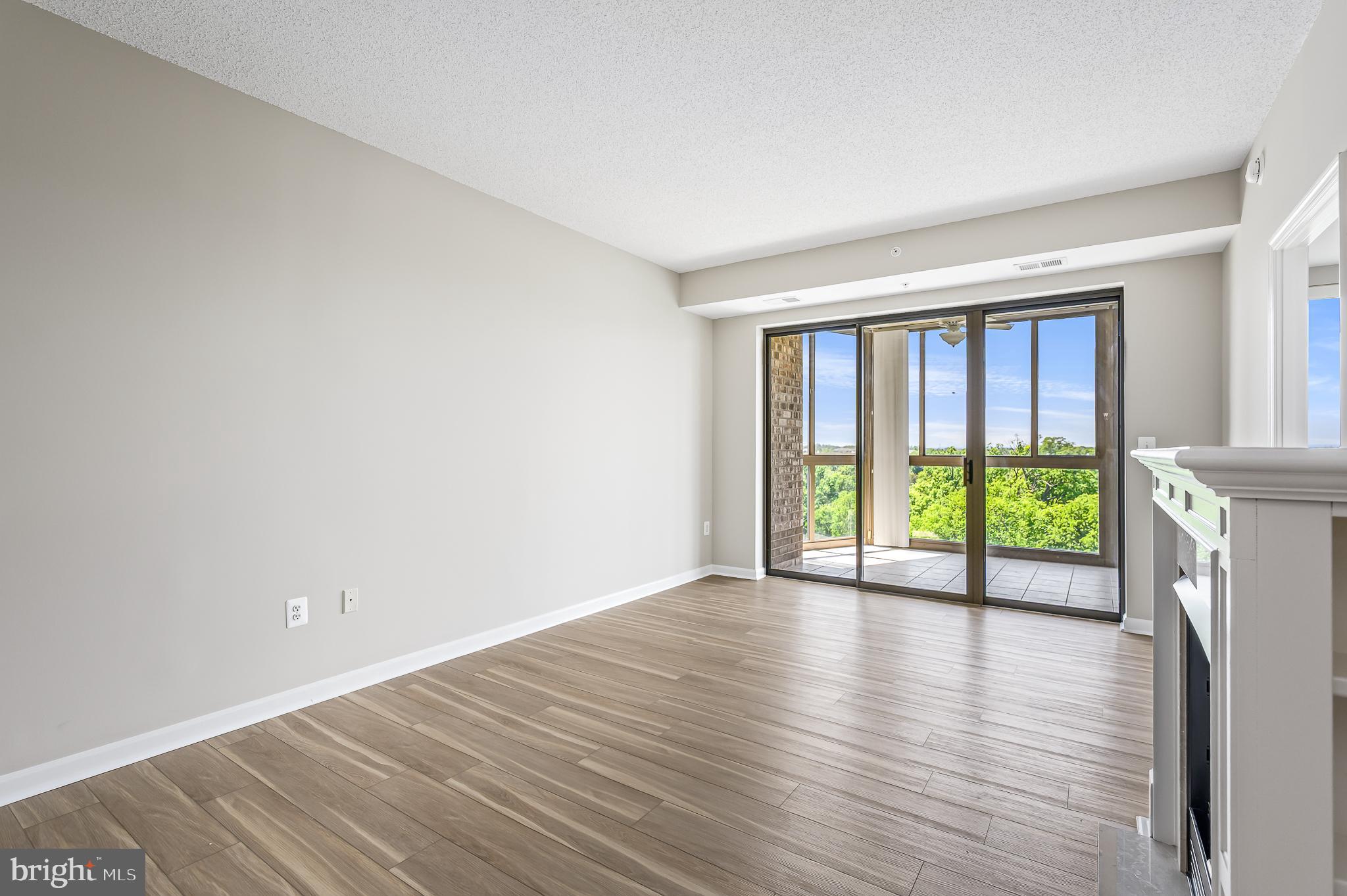 LANSDOWNE WOODS - Residential