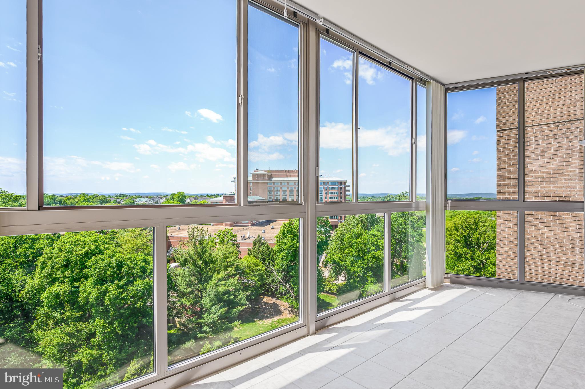 LANSDOWNE WOODS - Residential