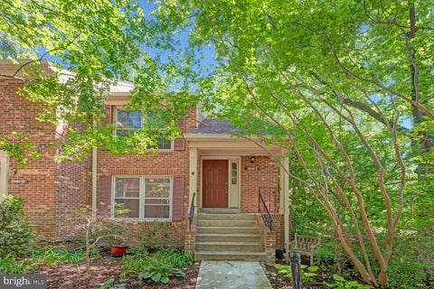 Townhouse For Rent - 2540 S Walter Reed Drive #5<br/> ARLINGTON, VA 22206