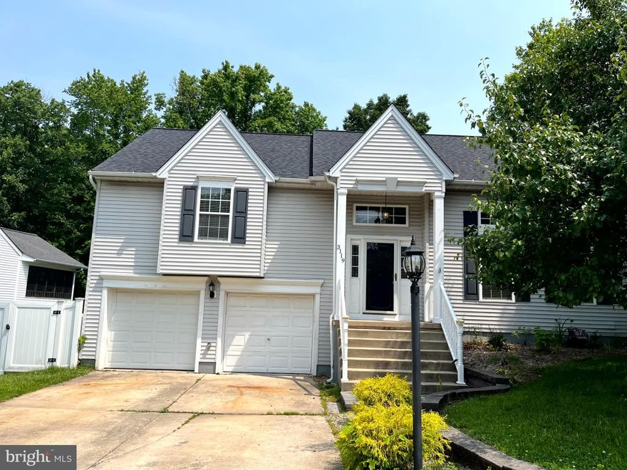 Charming split-level home located in the community of Boxhill South. This home has a large kitchen with lots of light. Granite countertops and stainless steel appliances. Fully finished lower level with walkout to the backyard. Close to schools shopping and transportation. Don't miss out on the opportunity to own this home!