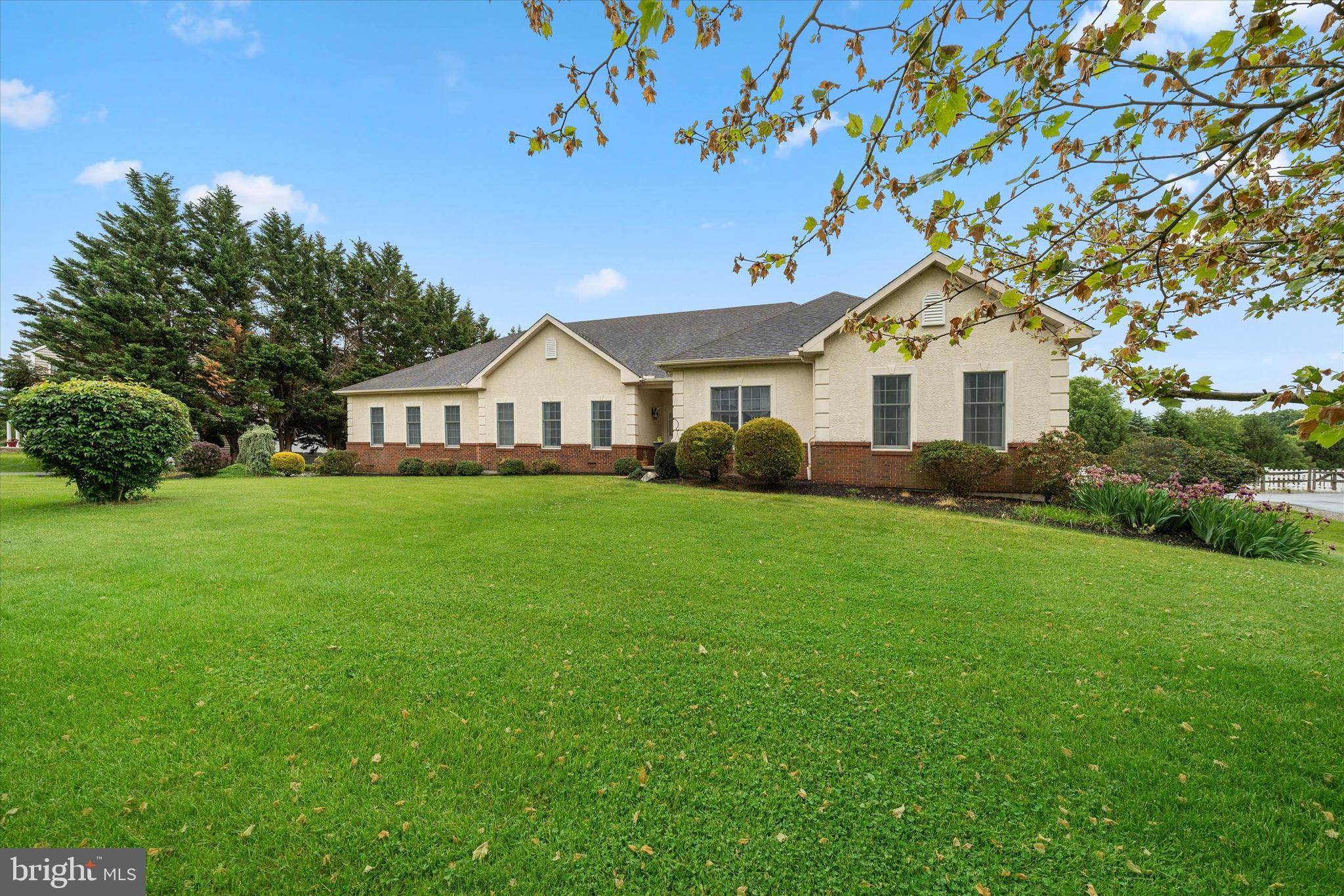 108 WESTSIDE LANE