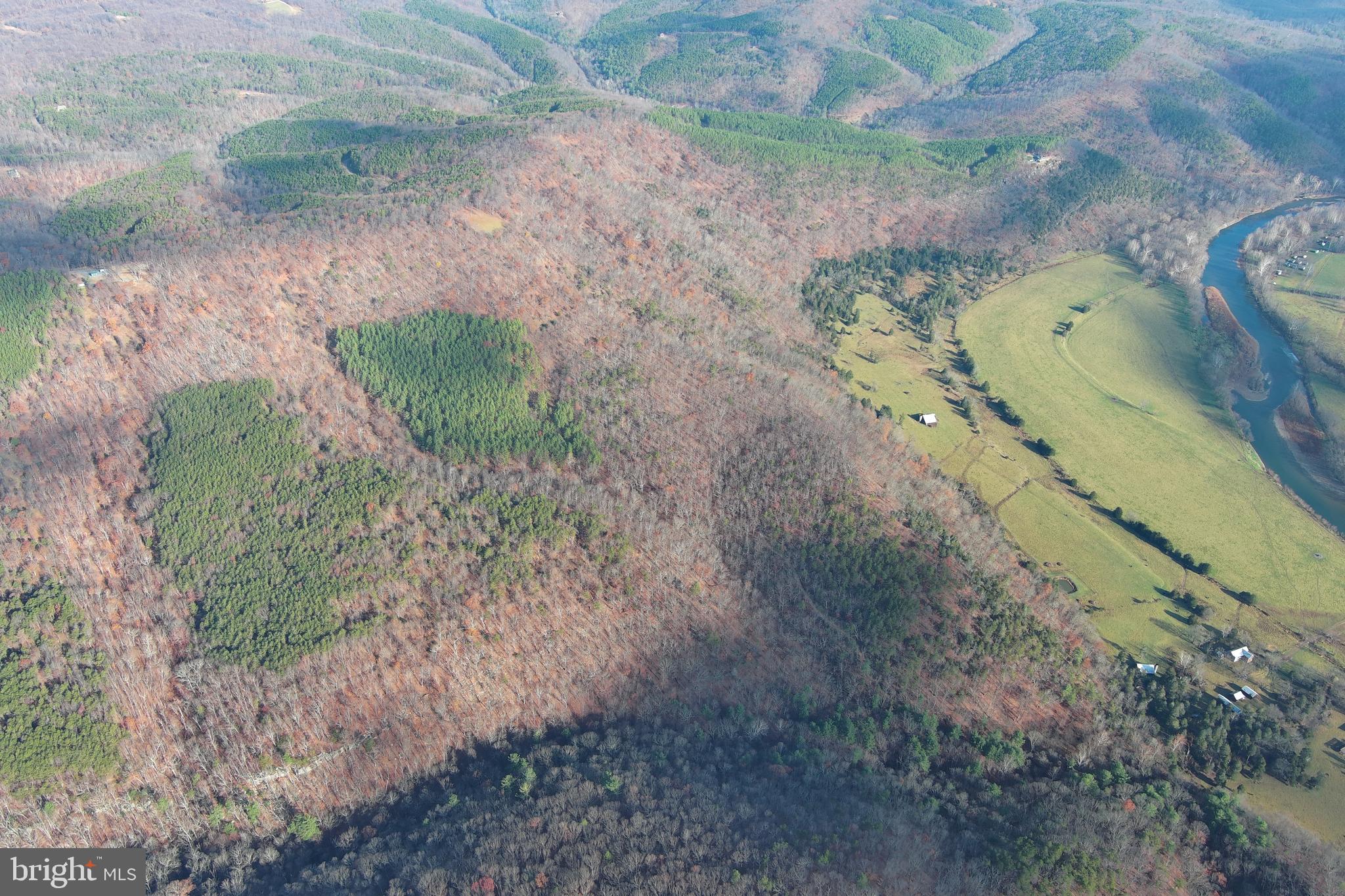 BLUFFS ON THE POTOMAC - Land