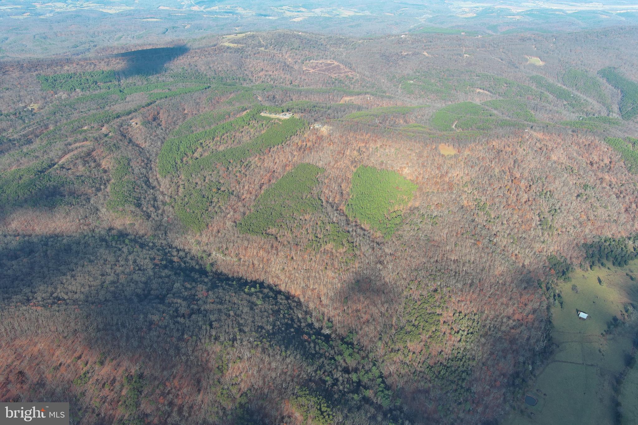 BLUFFS ON THE POTOMAC - Land