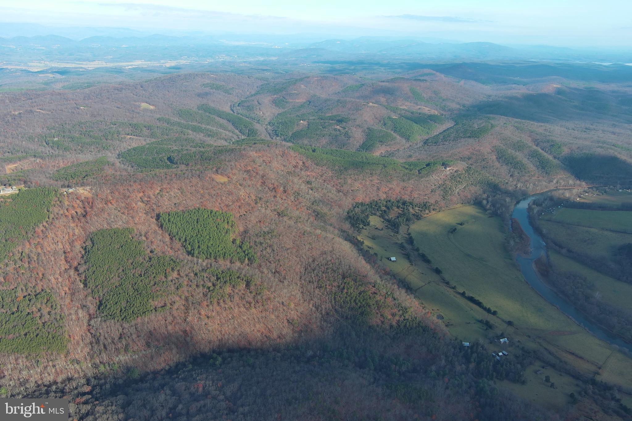 BLUFFS ON THE POTOMAC - Land
