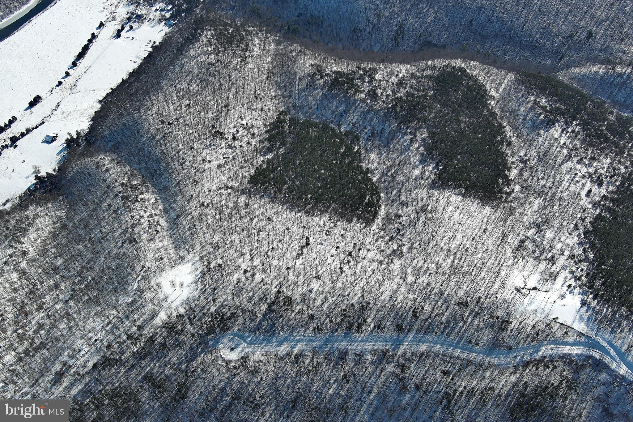 BLUFFS ON THE POTOMAC - Land