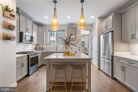 Condo For Sale - 874 Thompson Crescent #40<br/> ROCKVILLE, MD 20852