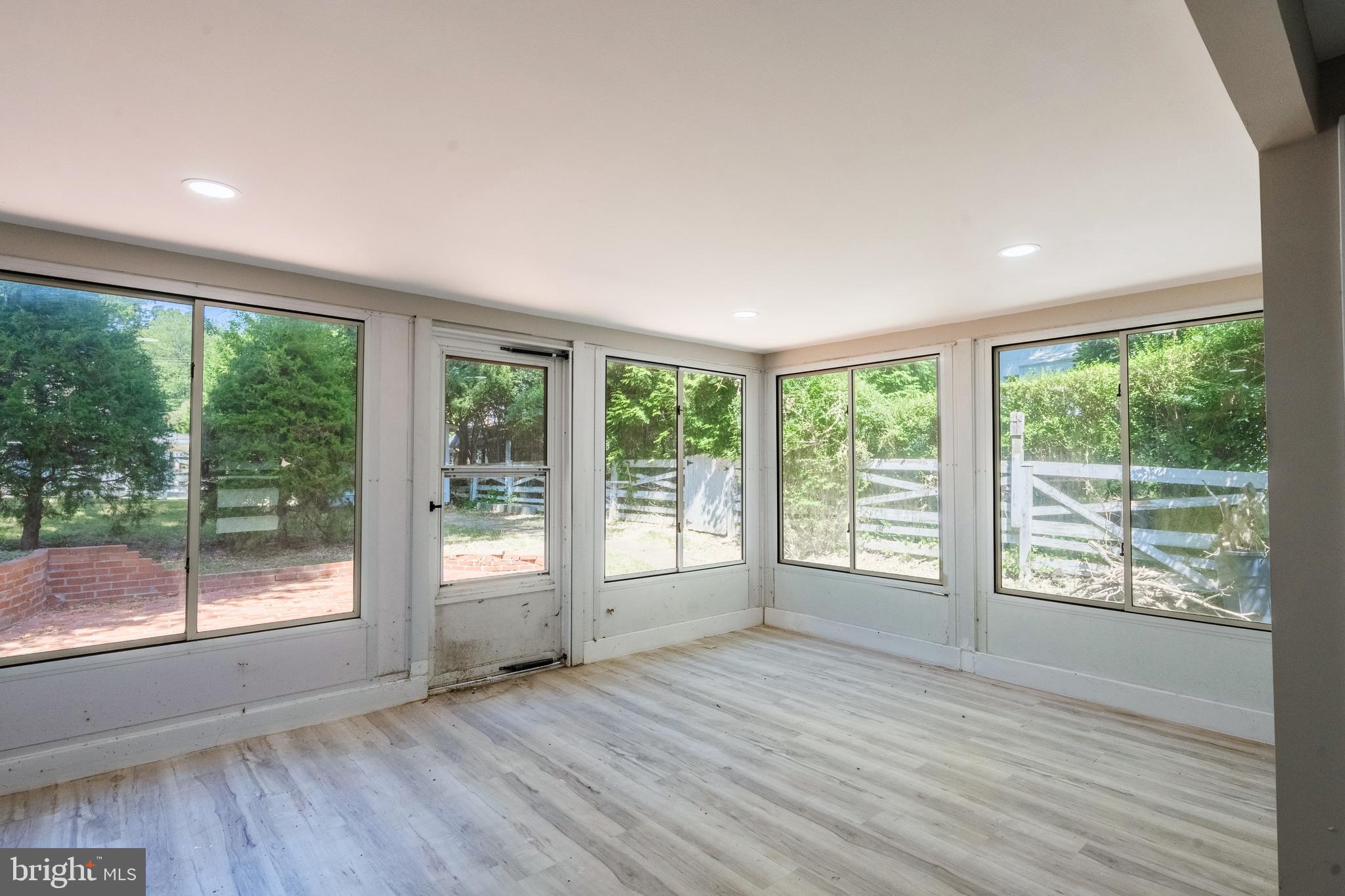 WAYNEWOOD - Residential