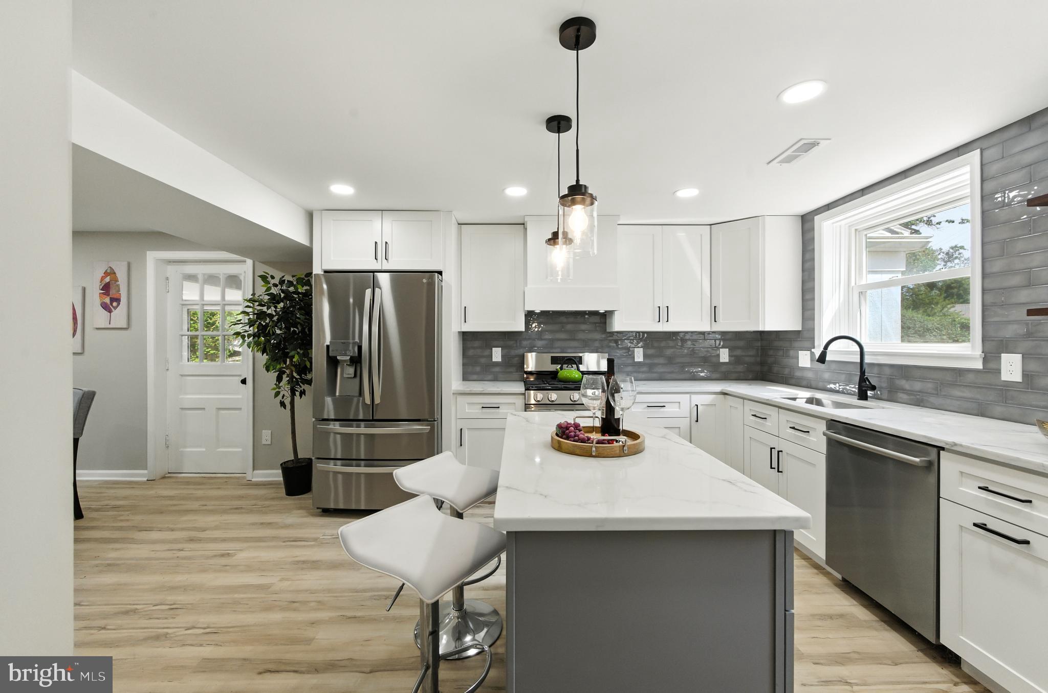 WAYNEWOOD - Residential