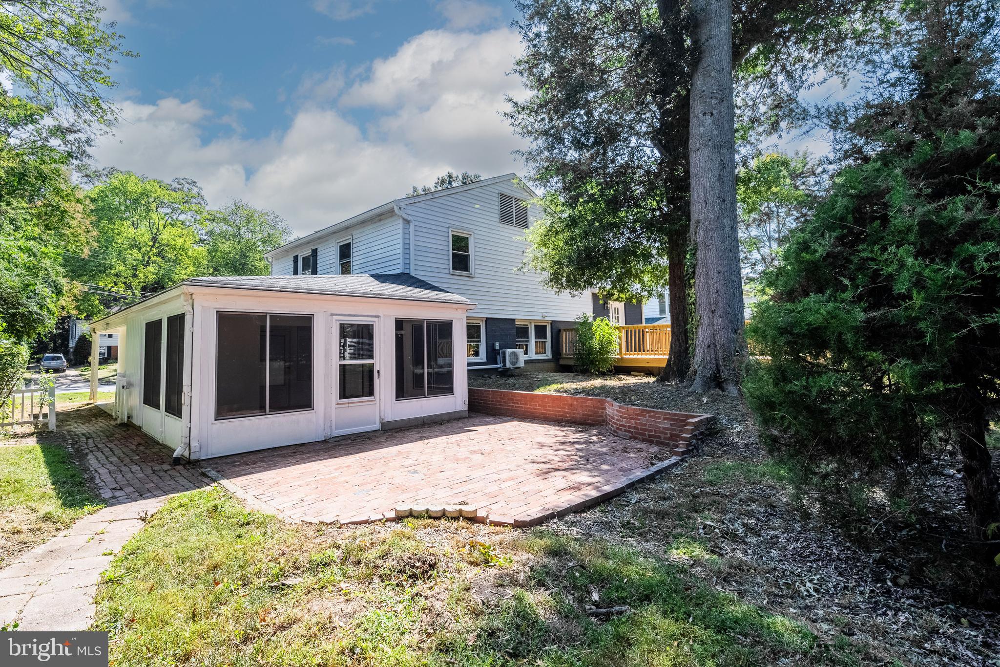 WAYNEWOOD - Residential