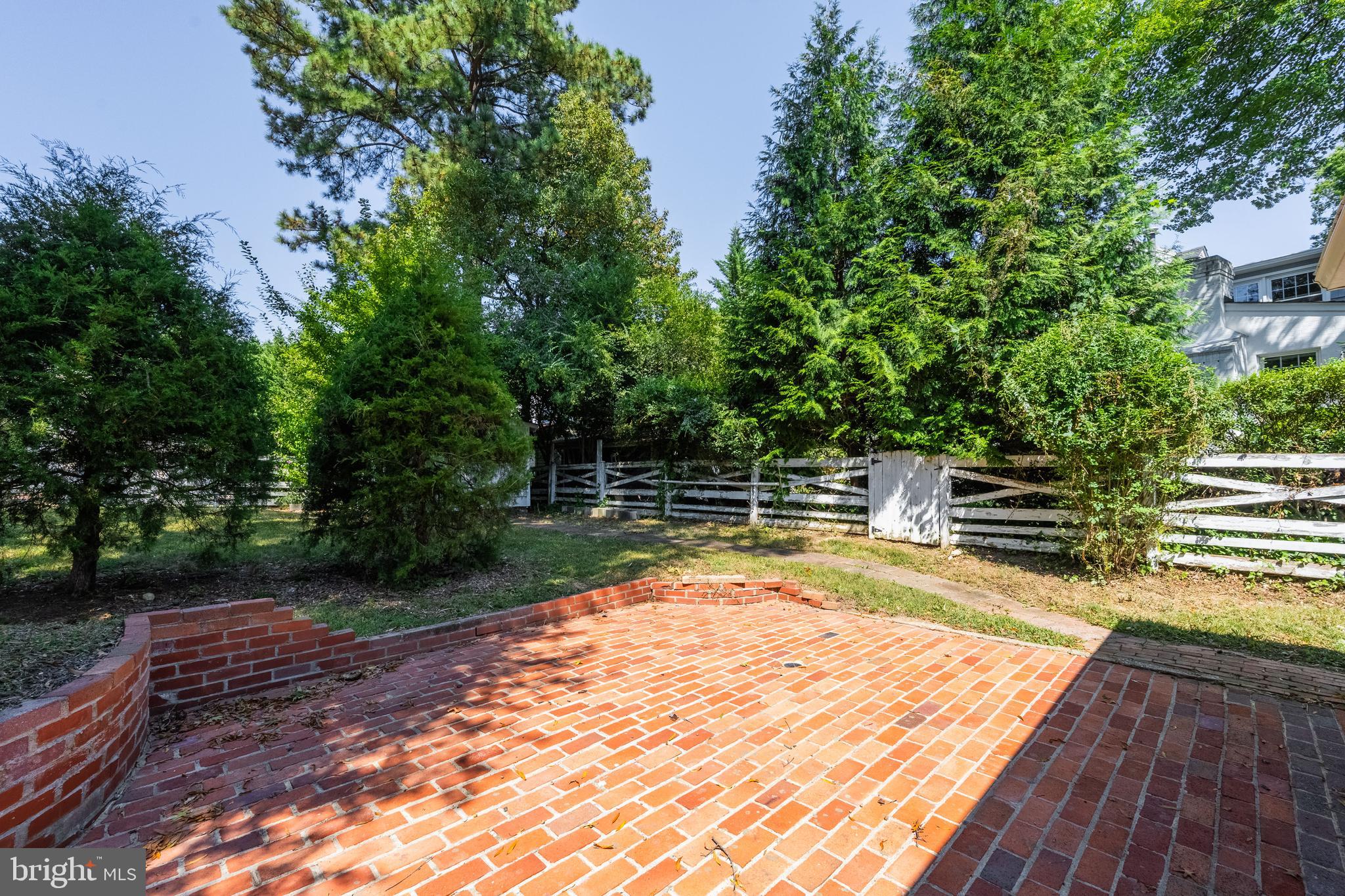 WAYNEWOOD - Residential