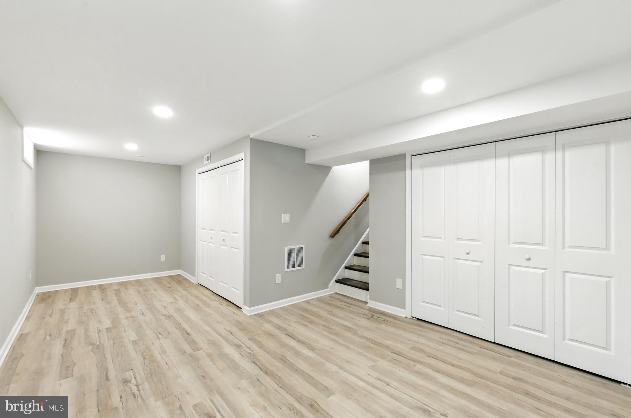 WAYNEWOOD - Residential