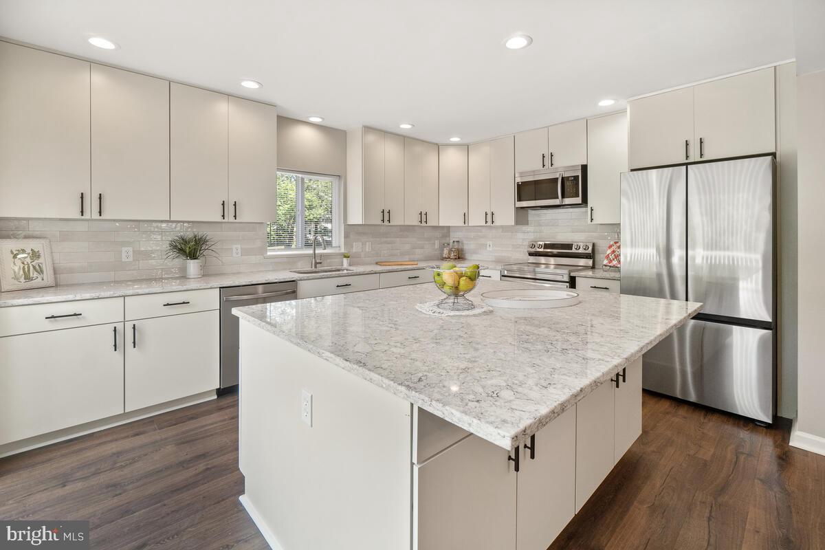 LOCH HAVEN - Residential