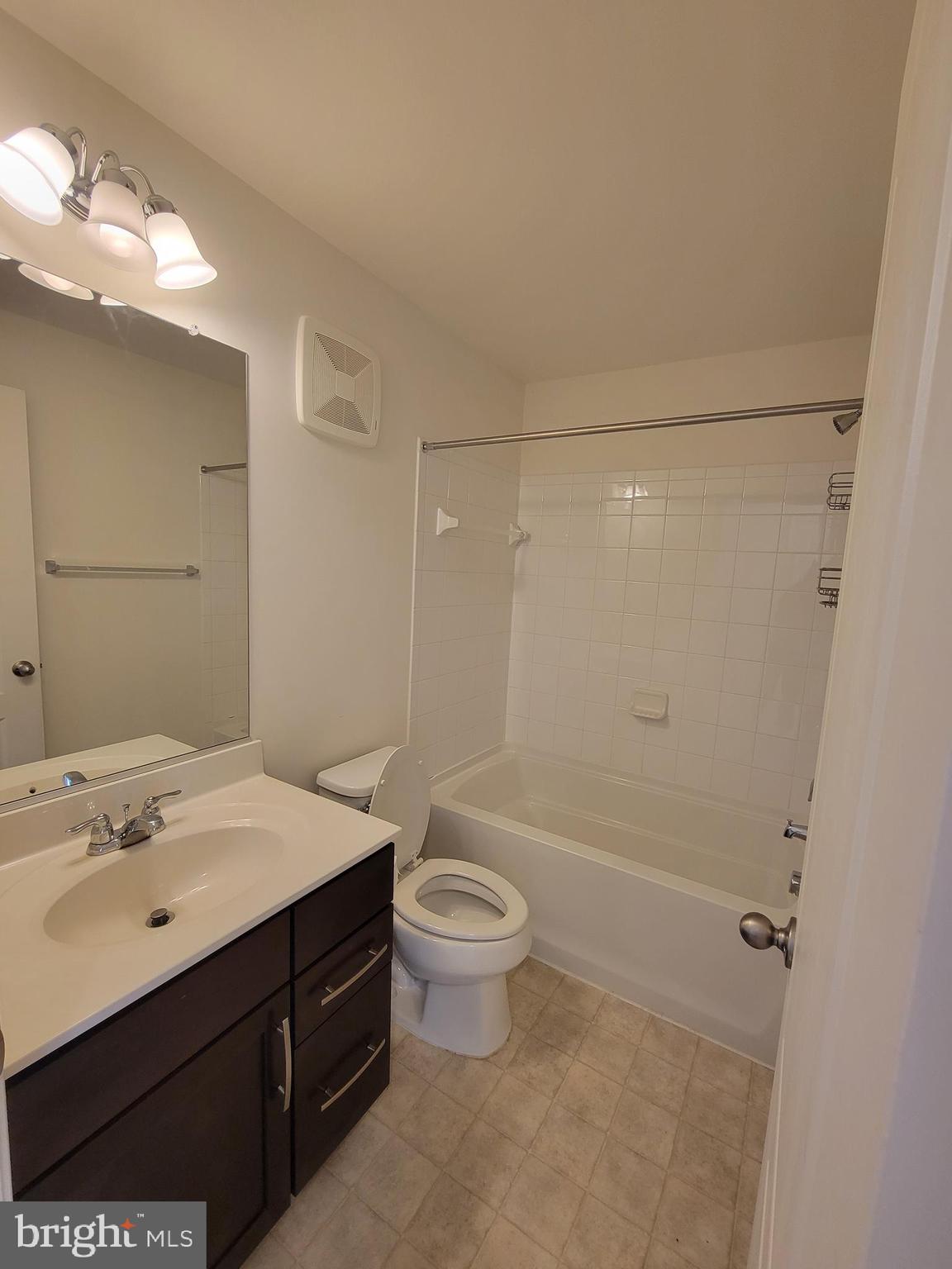 RESIDENCES AT CHERRY HILL - Residential Lease