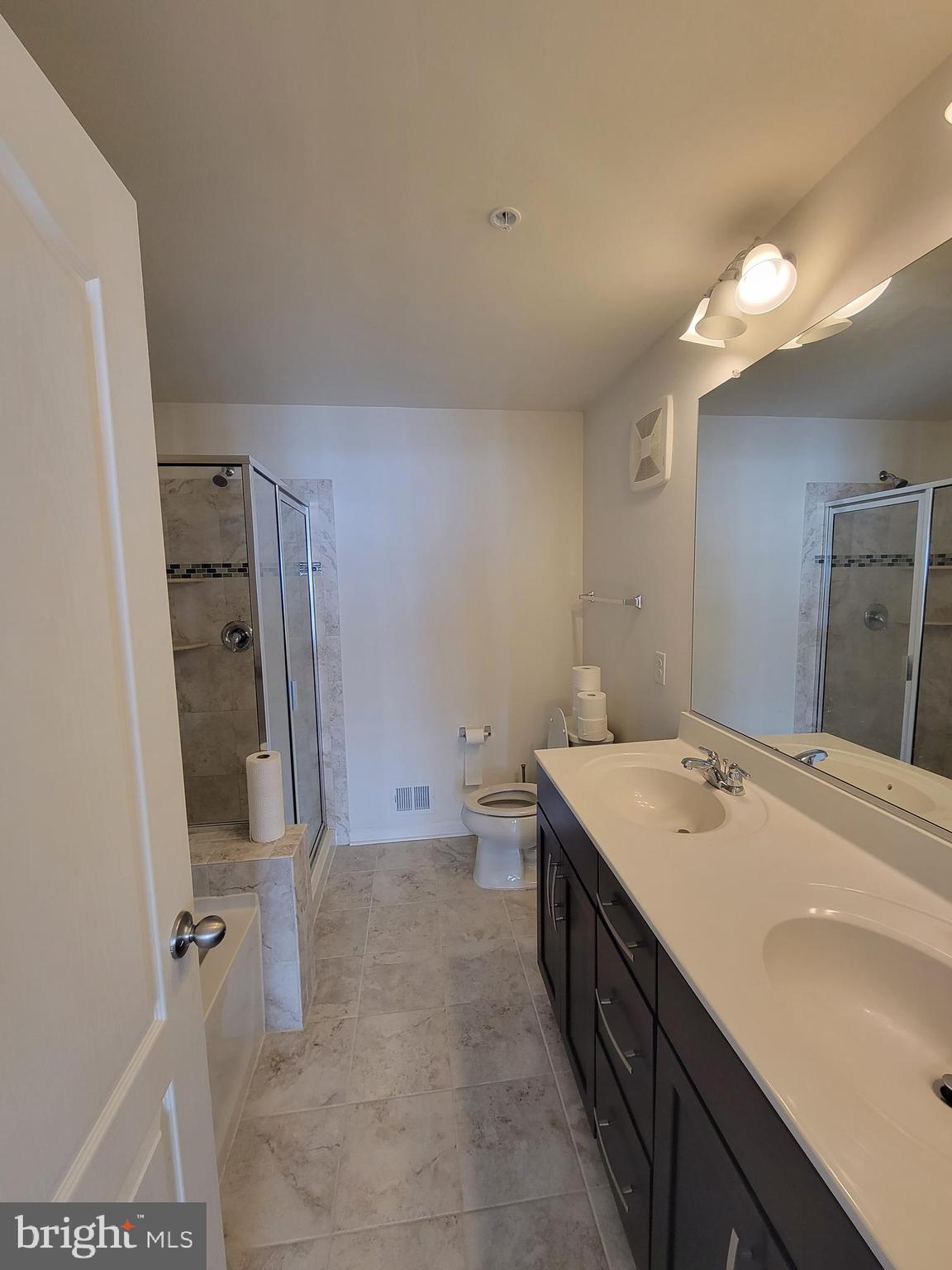 RESIDENCES AT CHERRY HILL - Residential Lease