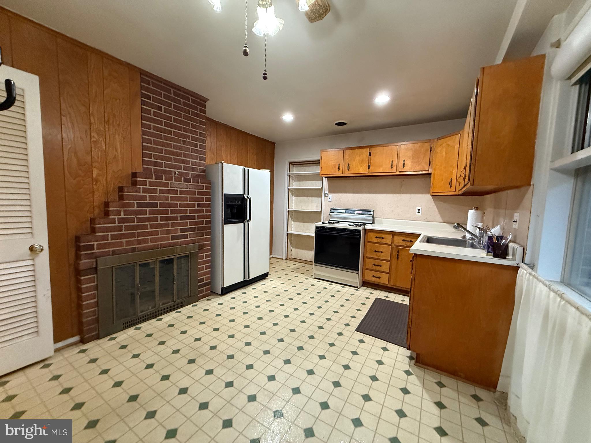 NORTH SPRINGFIELD - Residential