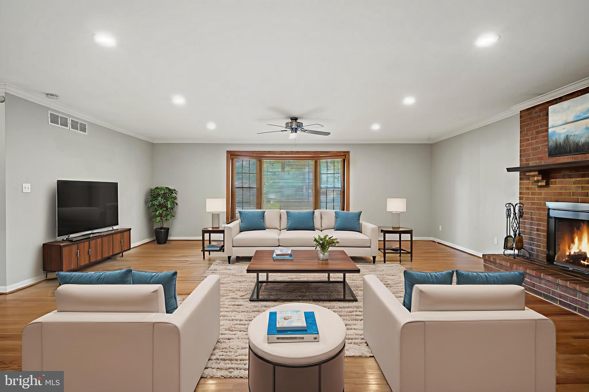 467 CORNWALL COURT