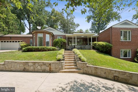 Photo of 9613 Barroll Lane, KENSINGTON, MD 20895 (MLS # MDMC2184248)