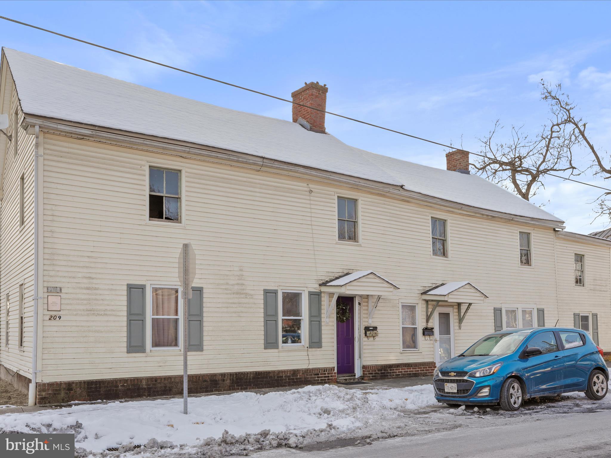 209 W QUEEN STREET