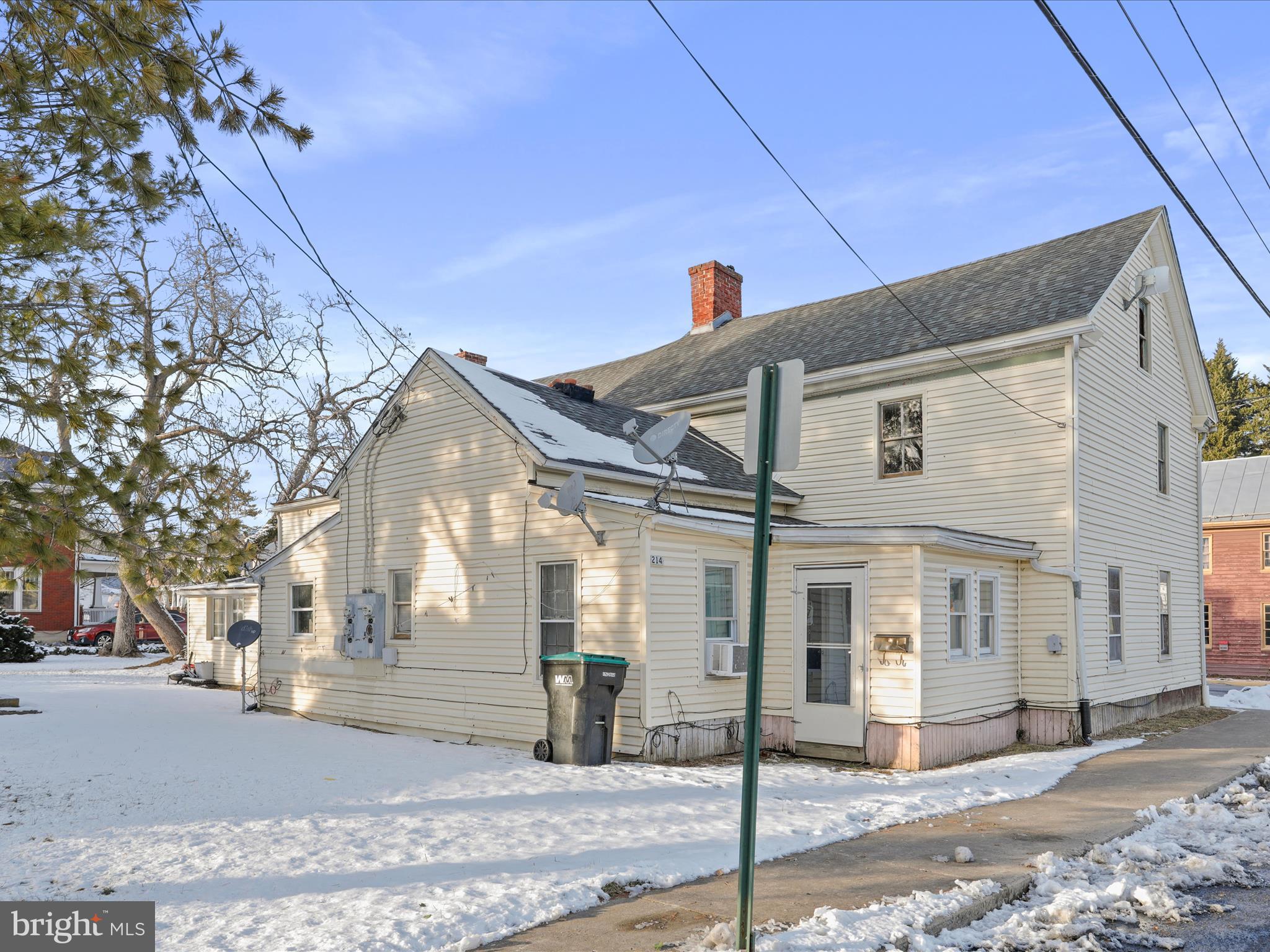 209 W QUEEN STREET