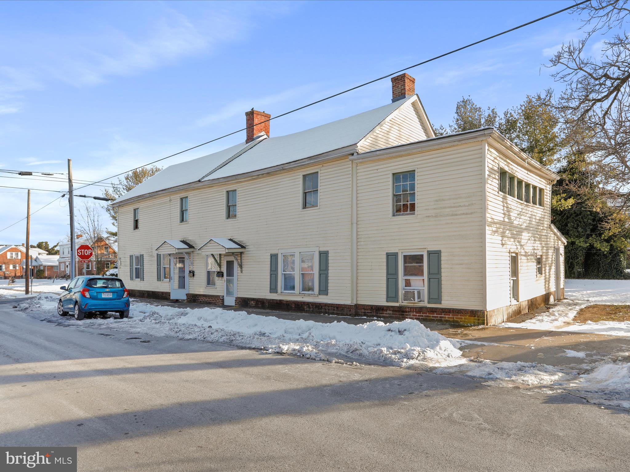209 W QUEEN STREET