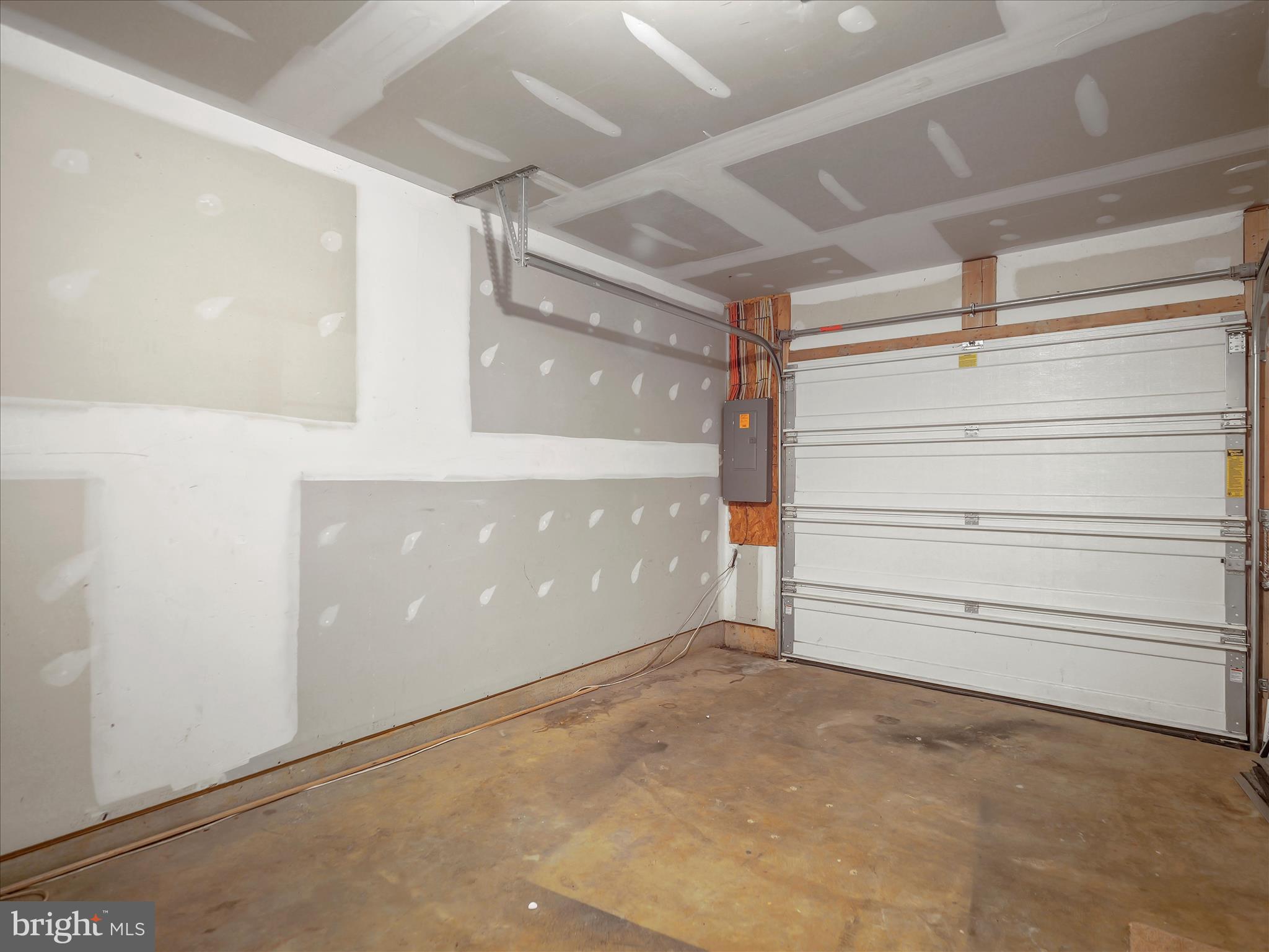 WHISPERING RIDGE - Residential