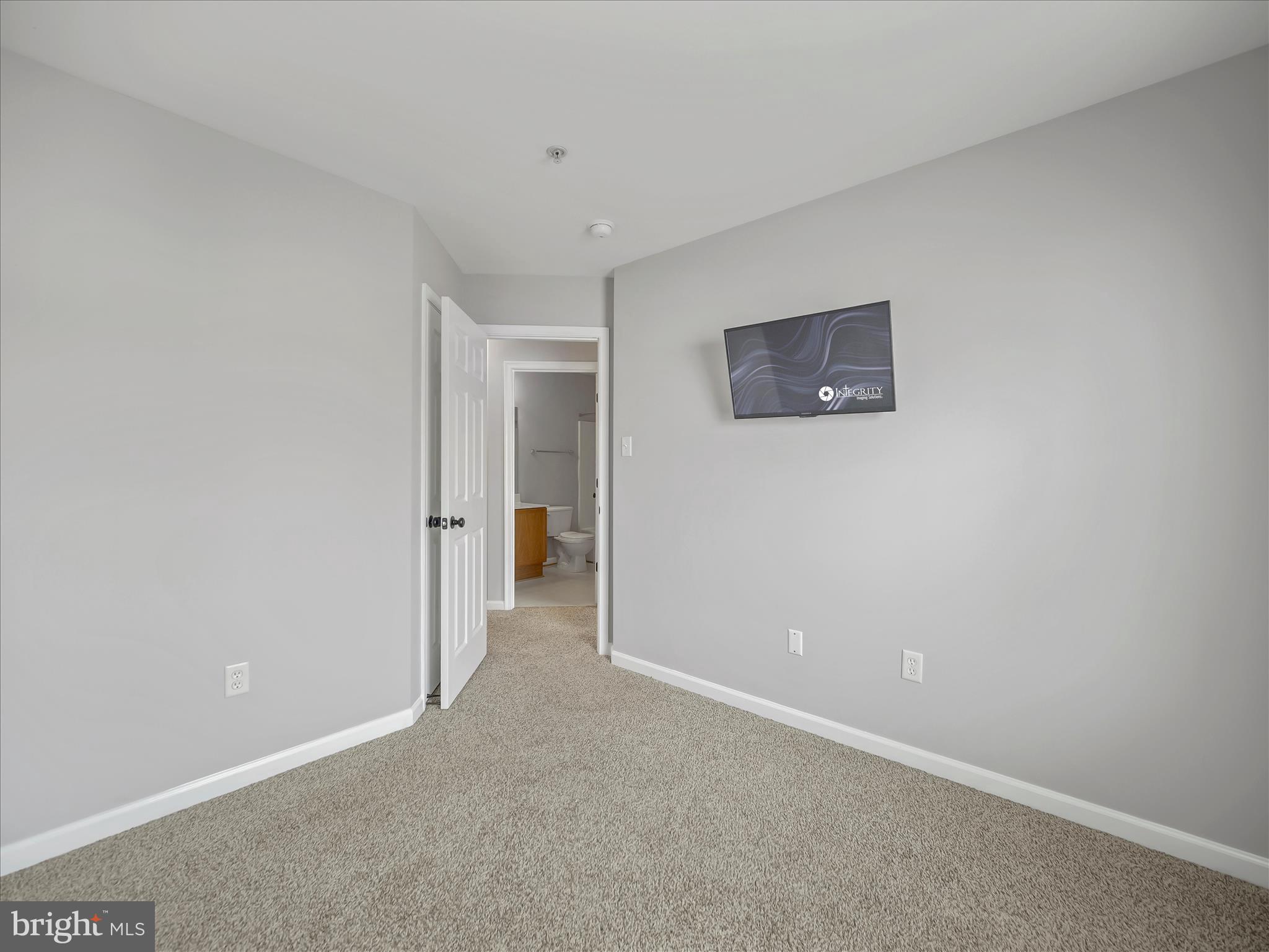 WHISPERING RIDGE - Residential