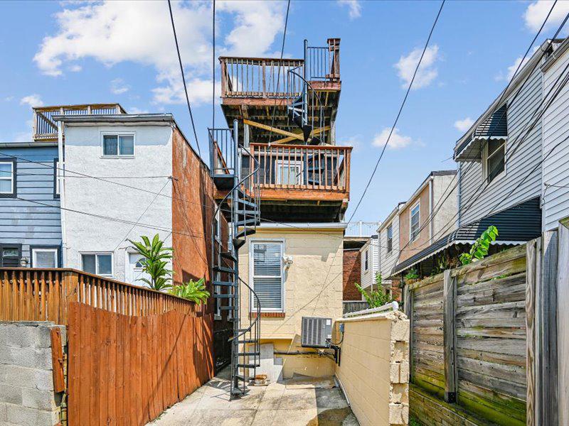 1306 MARSHALL STREET