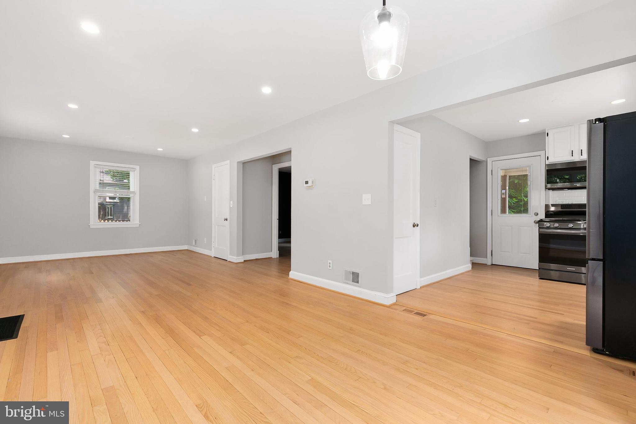 NORTH KENSINGTON - Residential