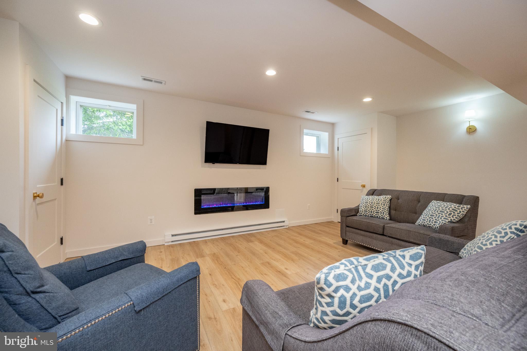 WATERFRONT GREENS - Residential