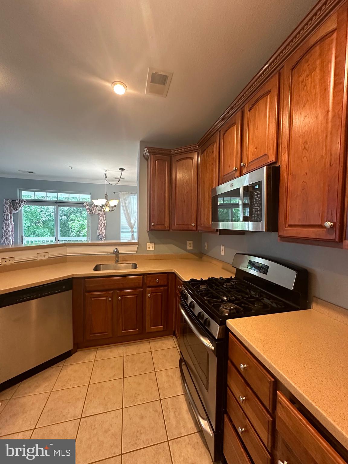 FOX MILL STATION - Residential Lease