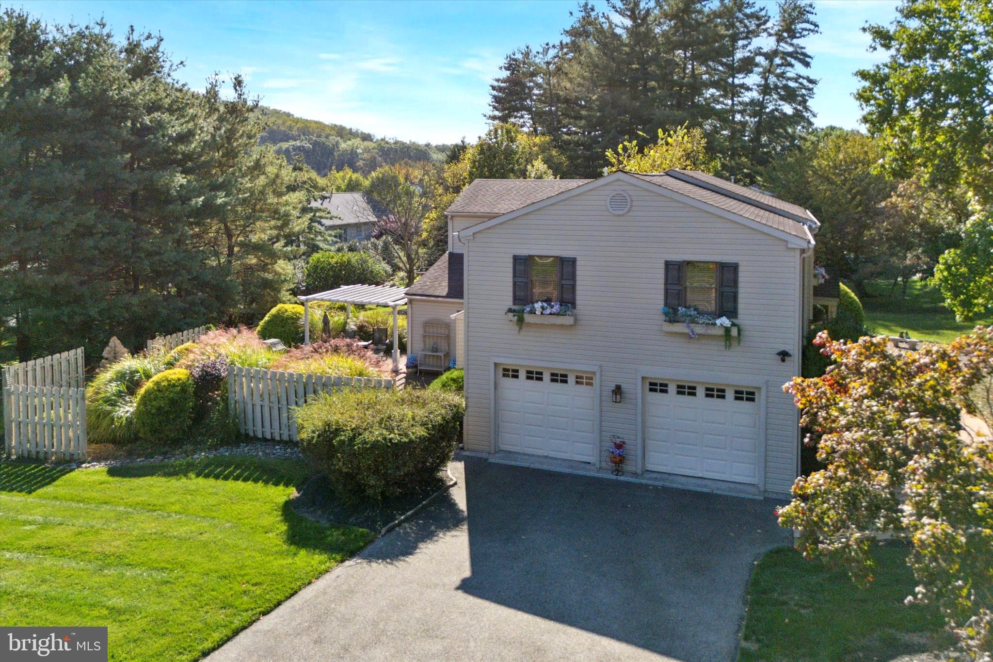 LAFAYETTE HILL - Residential