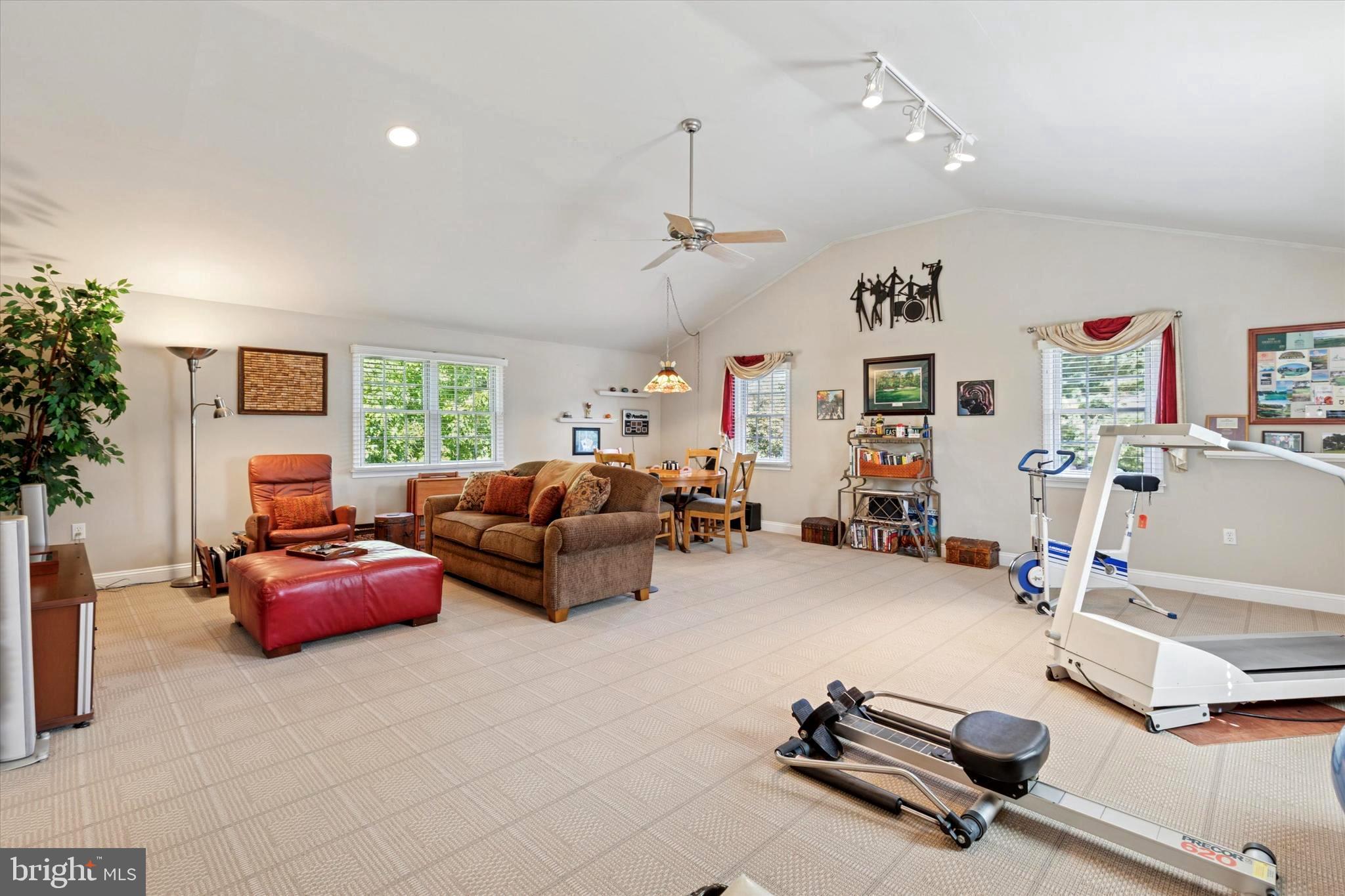 LAFAYETTE HILL - Residential