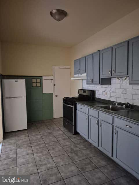 Townhouse For Rent - 1245 Empire Avenue #1<br/> CAMDEN, NJ 08103