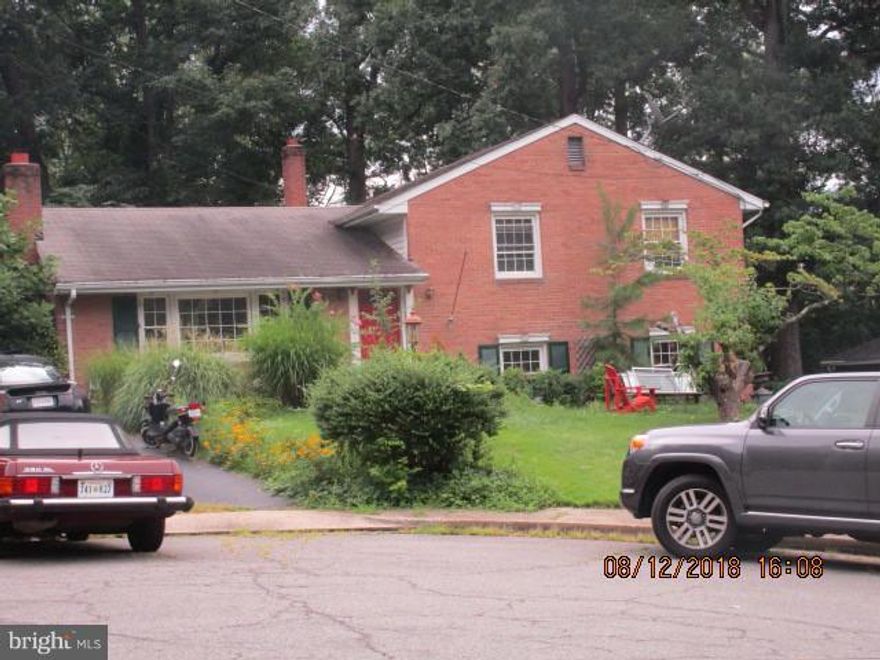 Three level split, 3 bedroom 2.5 bath, located conveniently to major highways, commuter transportation, shopping and schools.