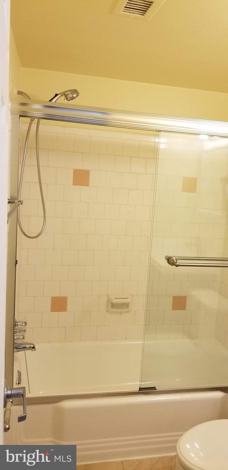 HERITAGE WOODS NORTH - Residential Lease