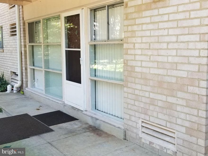 Updated 1-Bedroom Condo in Quiet, Convenient Location! Beautifully updated main-level condo just inside the I-495 Beltway off Little River Turnpike (Route 236), with easy access to I-66, Route 50, and I-395 — perfect for commuters. This light-filled unit features a modern kitchen with granite countertops, updated cabinets, and neutral Pergo flooring throughout. Enjoy community amenities including an outdoor pool, playground, and large open green spaces. The building offers shared laundry and a dedicated storage unit.
Rent includes water, sewer, gas, and trash.